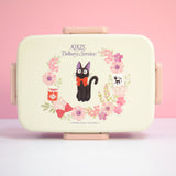 Bento Box Jiji in einem Blumenkranz