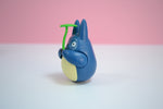 Blauer Totoro mit Blatt - Wackelfigur