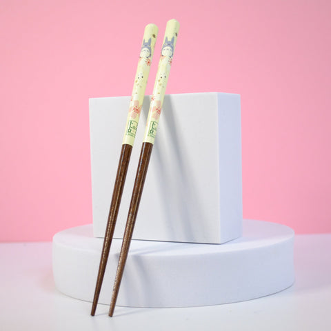 Holzstäbchen Lackiert - gelbe Totoro mit Blume