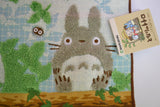 Mini Handtuch - Totoro auf Baumstamm sitzend