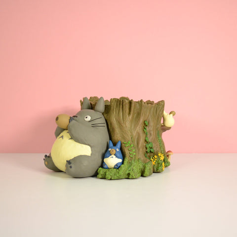 Totoro Baumstamm Blumengefäß