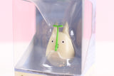 Süße Wackelfigur - Weißer Chibi Totoro mit Blatt